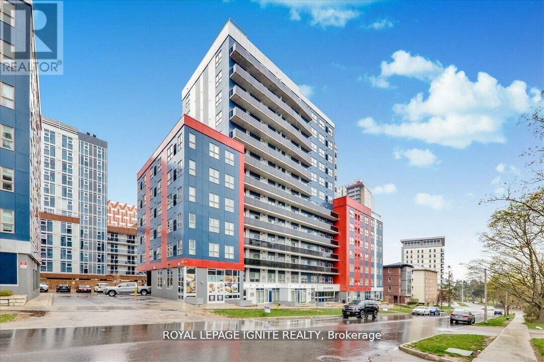 258A-258A Sunview St in Waterloo, ON - Building Photo