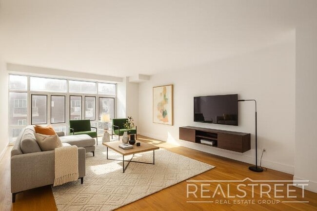 LUXURY Giant 2 BED LOFT in Queens!