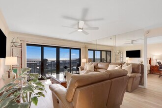 1055 Ocean Dr in Juno Beach, FL - Building Photo - Building Photo