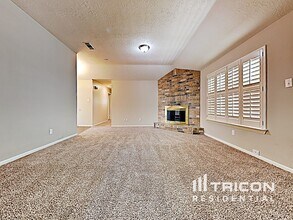 824 Oakridge Dr in League City, TX - Building Photo - Building Photo