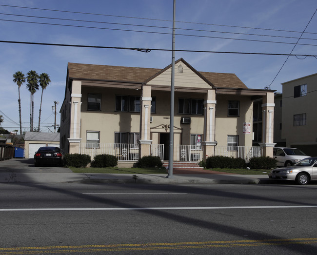 13351 Vanowen St in Van Nuys, CA - Building Photo - Building Photo