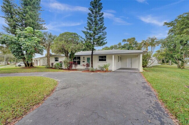 101 SW 53rd Ave in Plantation, FL - Building Photo - Building Photo