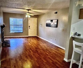 14736 Norwood Oaks Dr in Tampa, FL - Building Photo - Building Photo