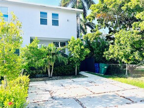 1631 NE 109th St in Miami, FL - Building Photo - Building Photo