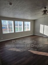 32020 SE Wren Rd in Estacada, OR - Building Photo - Building Photo