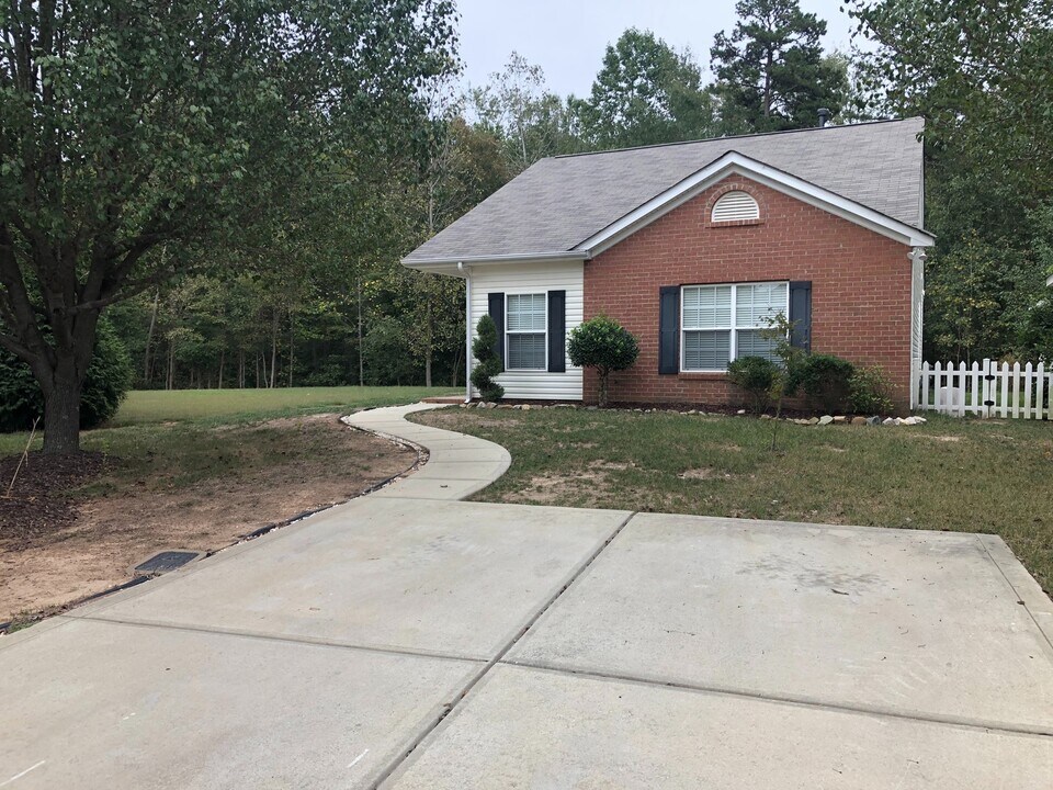 1902 Harrison Park Dr in Waxhaw, NC - Building Photo