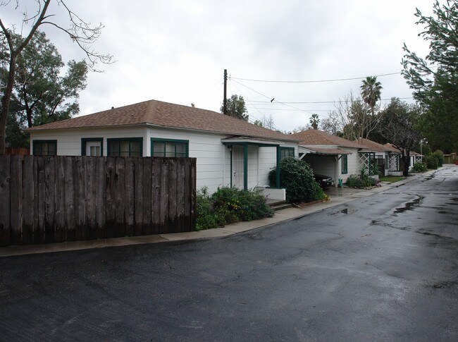 808 Drown Ave in Ojai, CA - Building Photo - Building Photo