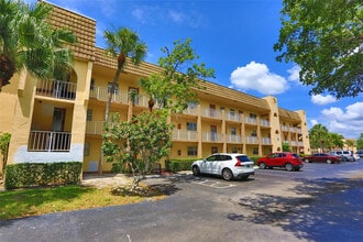 8225 Sunrise Lakes Blvd in Sunrise, FL - Building Photo - Building Photo