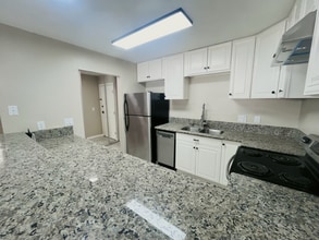 3030 Suncrest Dr in San Diego, CA - Building Photo - Building Photo