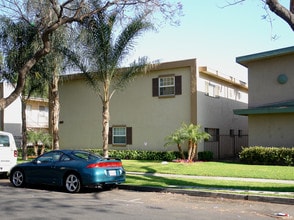 Lemonwood Court Apartments in Garden Grove, CA - Foto de edificio - Building Photo