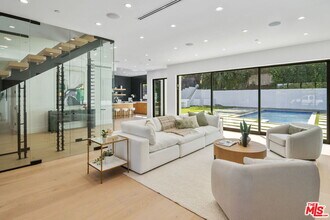12700 Montana Ave in Los Angeles, CA - Building Photo - Building Photo