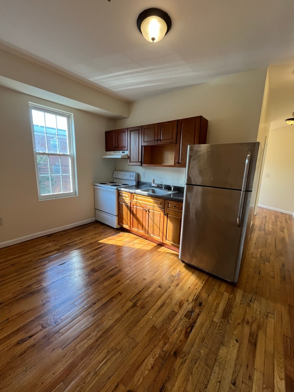 property at 116 Hawthorne Ave