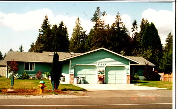 9602 51st Ave NE in Marysville, WA - Foto de edificio