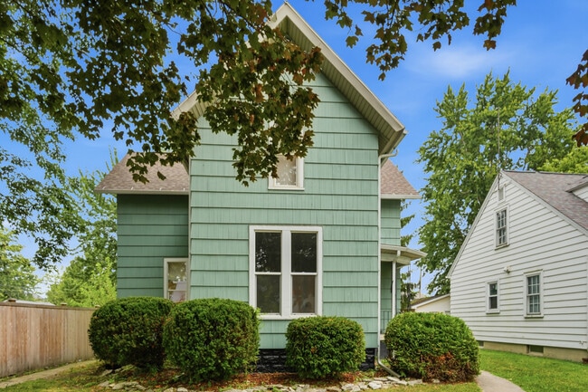 property at 334 W 9th St