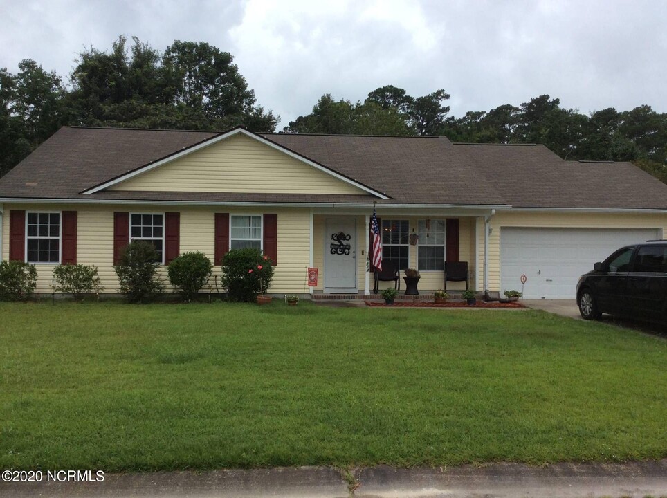 114 Eagle Trail in New Bern, NC - Foto de edificio