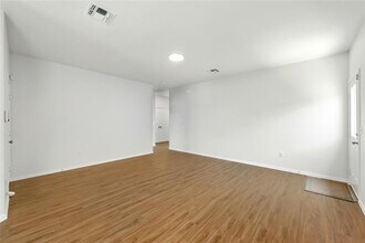 7013 Tonka Ln in Austin, TX - Building Photo - Building Photo