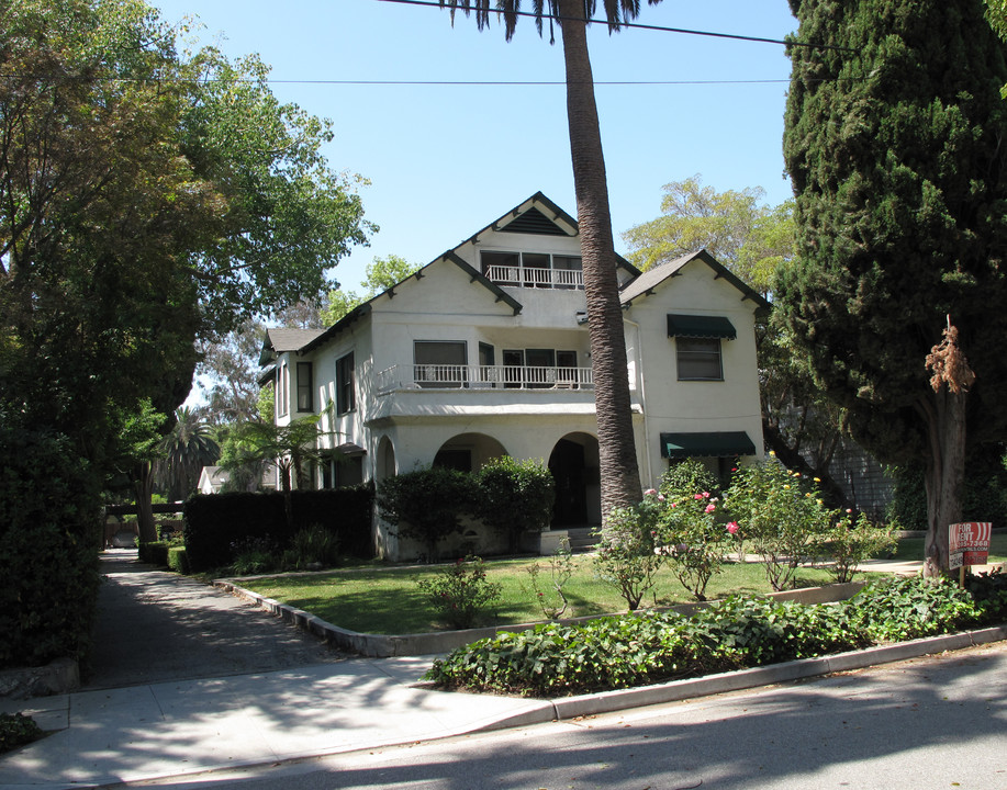 490 Maylin Street in Pasadena, CA - Building Photo