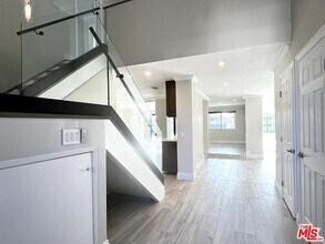 10758 Cozycroft Ave in Los Angeles, CA - Building Photo - Building Photo