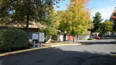 Shadow Lane Duplexes in Portland, OR - Foto de edificio - Building Photo