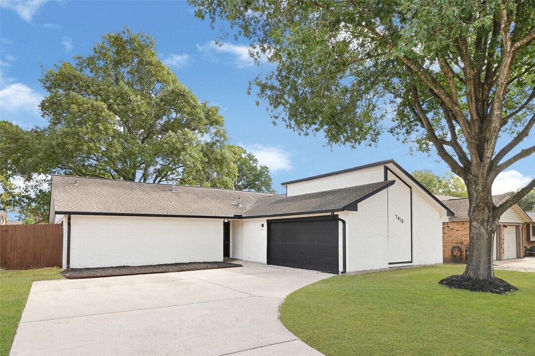 7410 Woodoak Dr in Houston, TX - Building Photo