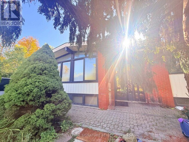 property at 14 Burnhamthorpe Rd W