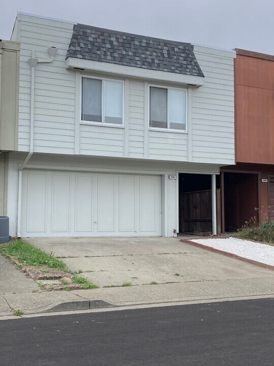 3943 Chatham Ct in South San Francisco, CA - Building Photo