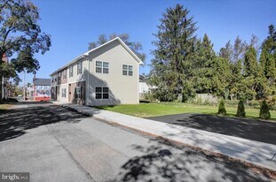 30 W Dahlgren St in Greencastle, PA - Building Photo