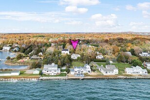 355 Midway Rd in Southold, NY - Building Photo