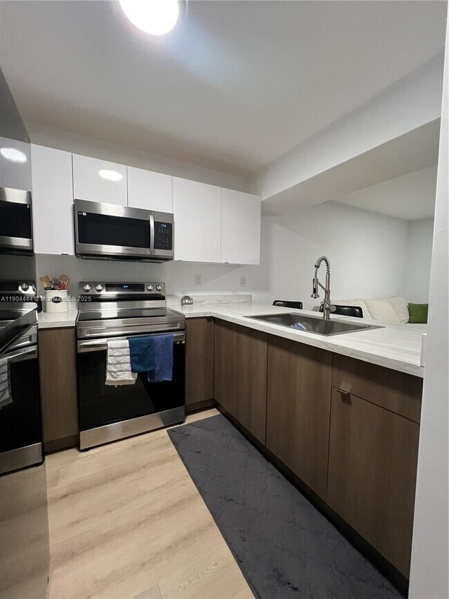 9720 SW 184th St in Cutler Bay, FL - Building Photo - Building Photo