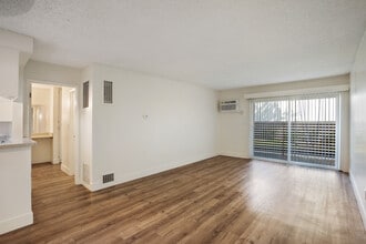 El Dorado Apartments in Fullerton, CA - Building Photo - Interior Photo
