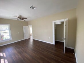 490 Oak St in Sour Lake, TX - Building Photo - Building Photo
