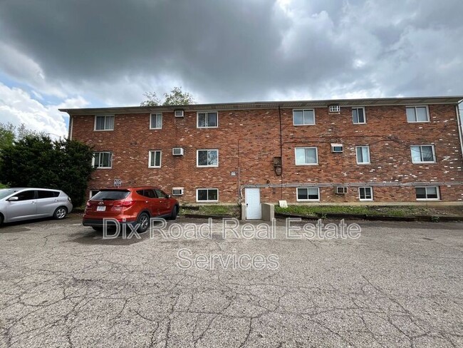 property at 2 Hampshire Ct
