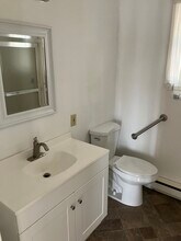 436 Western Ave, Unit Apartment 3 in Henniker, NH - Building Photo - Building Photo