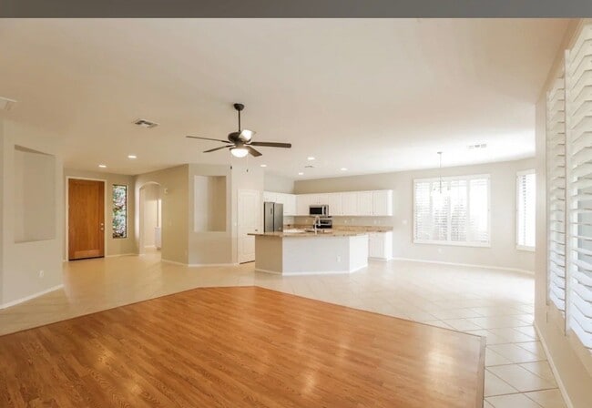 property at 2419 W Park St