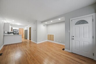 1548 N Honore St, Unit 1F in Chicago, IL - Foto de edificio - Building Photo
