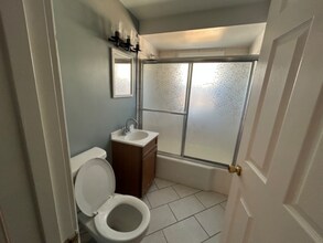 14520 Harvey Ave, Unit 2nd Floor in Harvey, IL - Building Photo - Building Photo