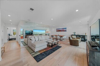 352 Chestnut St in San Francisco, CA - Building Photo - Building Photo