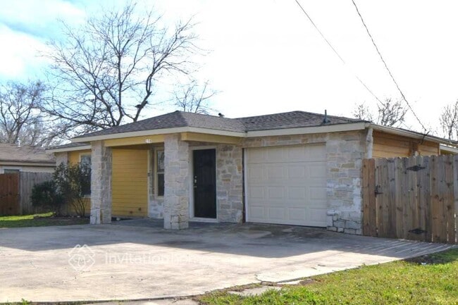 208 Ennis St in Waxahachie, TX - Building Photo - Building Photo