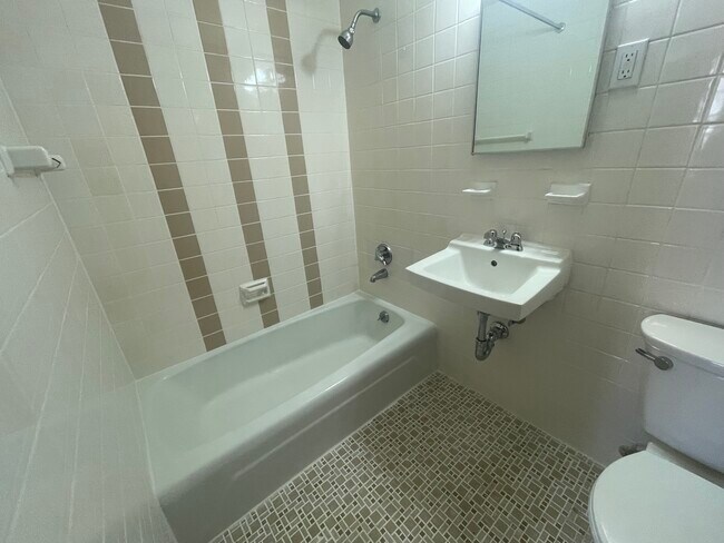 173 Beacon St, Unit 1 in Boston, MA - Foto de edificio - Building Photo