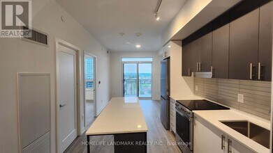 5081-5081 Hurontario St in Mississauga, ON - Building Photo - Building Photo