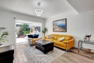 1187 NW 123rd Pl, Unit 204 in Miami, FL - Building Photo - Building Photo