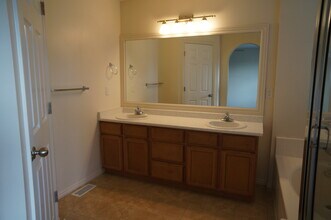 944 Longleaf Dr in North Salt Lake, UT - Building Photo - Building Photo