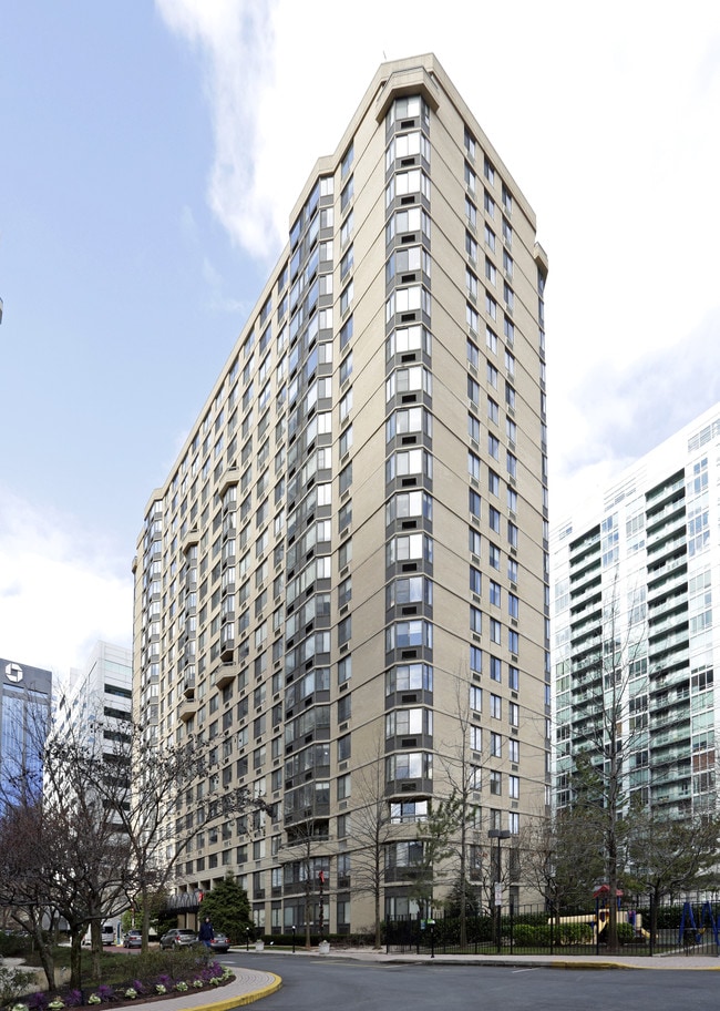 Waterside Square North