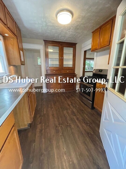 132 S Magnolia Ave in Lansing, MI - Building Photo