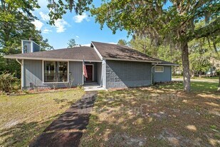 4218 Mustang Rd in Middleburg, FL - Building Photo