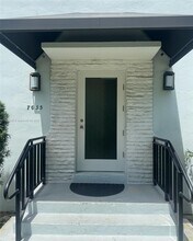 7635 SW 57th Ave in South Miami, FL - Building Photo - Building Photo