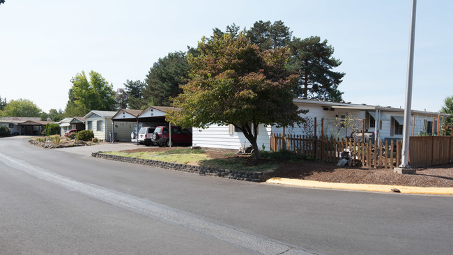 Edgewood Park in Albany, OR - Building Photo - Building Photo