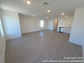 6702 Chert Chase in Elmendorf, TX - Building Photo - Building Photo