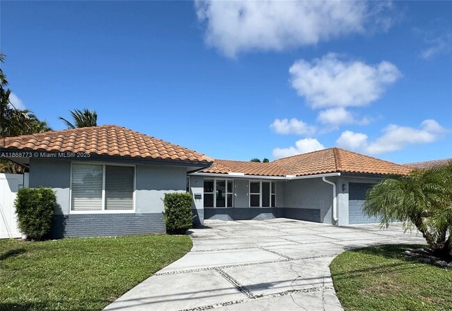 6311 NE 20th Way in Fort Lauderdale, FL - Foto de edificio - Building Photo