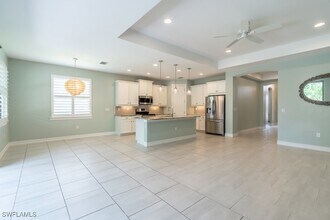 16374 Barclay Ct in Naples, FL - Foto de edificio - Building Photo